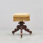 600921 Piano stool